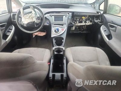 Zdjęcie 8 z 13 samochodu: 2013 TOYOTA PRIUS TWO VIN:JTDKN3DU6D5698082 - miniatura
