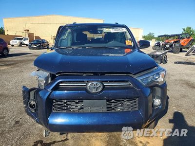 Piąte zdjęcie samochodu w środku: 2023 TOYOTA 4RUNNER SR5 VIN:JTEEU5JR2P5291257 - miniatura