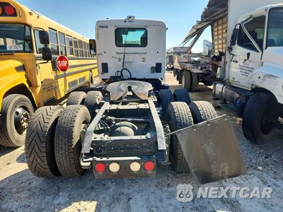 Zdjęcie 6 z 12 samochodu: 2017 KENWORTH T880 SEMI TRUCK VIN:1XKZDK9X4HJ163977 - miniatura