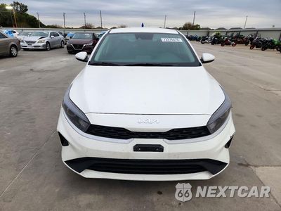 Piąte zdjęcie samochodu w środku: 2023 KIA FORTE LXS VIN:3KPF24AD9PE673075 - miniatura