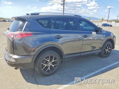 Trzecie zdjęcie samochodu z tyłu: 2017 TOYOTA RAV4 SE VIN:2T3NFREV2HW382004 - miniatura