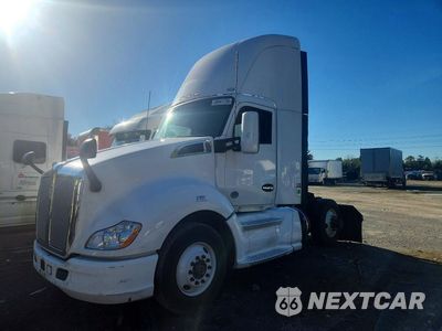 2015 KENWORTH T680 SEMI TRUCK 1XKYA48X9FJ462461 - główne zdjęcie licytacji z USA - miniatura
