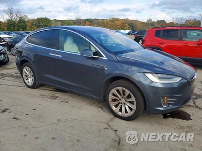 Czwarte zdjęcie samochodu z boku: 2020 TESLA MODEL X VIN:5YJXCAE2XLF300513 - miniatura