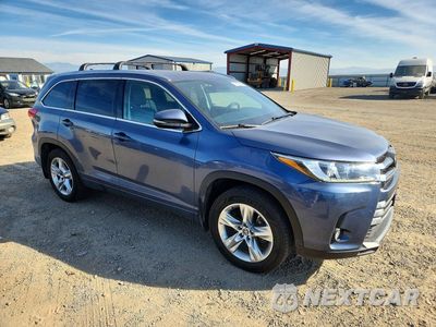 Czwarte zdjęcie samochodu z boku: 2017 TOYOTA HIGHLANDER LIMITED VIN:5TDDZRFH8HS386815 - miniatura