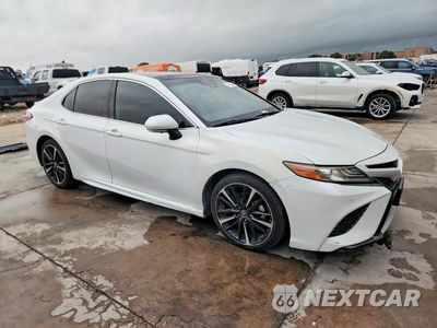 Czwarte zdjęcie samochodu z boku: 2019 TOYOTA CAMRY XSE VIN:4T1B61HK2KU773806 - miniatura