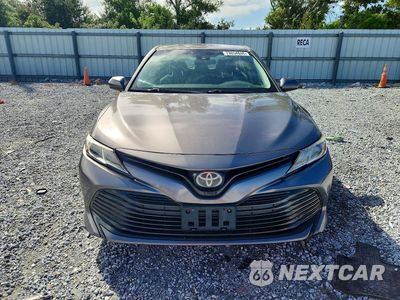 Piąte zdjęcie samochodu w środku: 2018 TOYOTA CAMRY LE VIN:4T1B11HK6JU655562 - miniatura