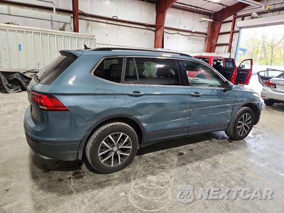 Trzecie zdjęcie samochodu z tyłu: 2019 VOLKSWAGEN TIGUAN SE VIN:3VV2B7AX7KM112447 - miniatura
