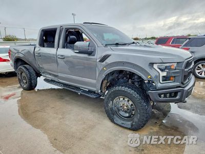 Czwarte zdjęcie samochodu z boku: 2018 FORD F150 RAPTOR VIN:1FTFW1RGXJFB81962 - miniatura