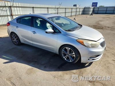 Czwarte zdjęcie samochodu z boku: 2015 KIA FORTE EX VIN:KNAFZ4A8XF5405612 - miniatura