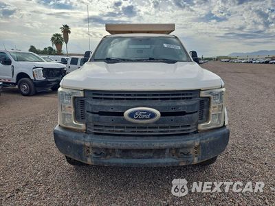 Piąte zdjęcie samochodu w środku: 2019 FORD F350 SUPER DUTY VIN:1FD7W3BT6KED19586 - miniatura