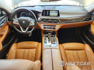 Zdjęcie 8 z 12 samochodu: 2016 BMW 750 XI VIN:WBA7F2C51GG417447 - miniatura