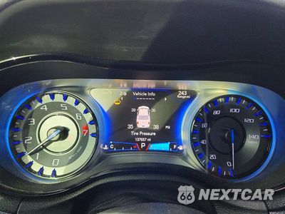 Zdjęcie 9 z 13 samochodu: 2015 CHRYSLER 300 S VIN:2C3CCABG8FH756771 - miniatura