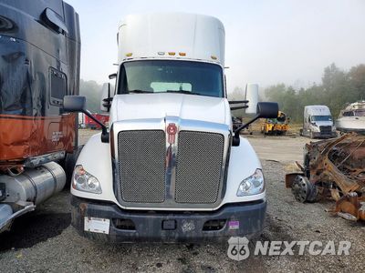 Piąte zdjęcie samochodu w środku: 2016 KENWORTH T680 SEMI TRUCK VIN:1XKYA48X8GJ496408 - miniatura