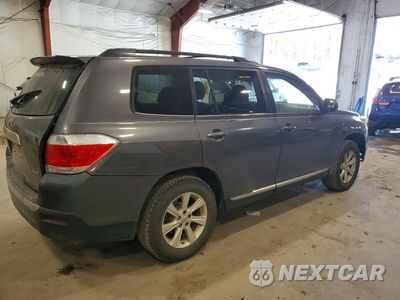 Trzecie zdjęcie samochodu z tyłu: 2013 TOYOTA HIGHLANDER SE VIN:5TDBK3EH0DS183406 - miniatura