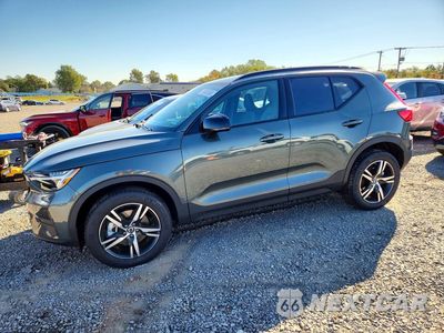 2026 VOLVO XC40 CORE YV4L12UJ0T2801073 - główne zdjęcie licytacji z USA - miniatura