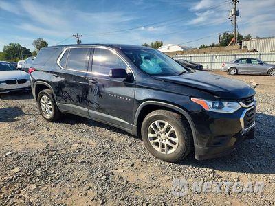Czwarte zdjęcie samochodu z boku: 2021 CHEVROLET TRAVERSE LS VIN:1GNEVFKW7MJ216107 - miniatura