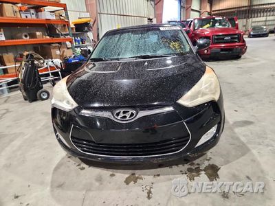 Piąte zdjęcie samochodu w środku: 2013 HYUNDAI VELOSTER BASE VIN:KMHTC6AD6DU130920 - miniatura