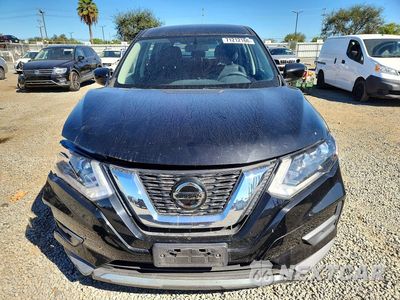 Piąte zdjęcie samochodu w środku: 2018 NISSAN ROGUE S VIN:KNMAT2MT5JP542568 - miniatura