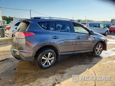 Trzecie zdjęcie samochodu z tyłu: 2017 TOYOTA RAV4 XLE VIN:JTMRFREV7HD209965 - miniatura