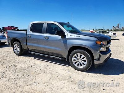 Czwarte zdjęcie samochodu z boku: 2021 CHEVROLET SILVERADO C1500 CUSTOM VIN:3GCPWBEK9MG224050 - miniatura