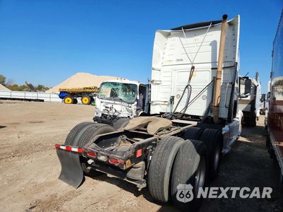 Trzecie zdjęcie samochodu z tyłu: 2019 VOLVO VNL SEMI TRUCK VIN:4V4NC9TJ0KN212462 - miniatura