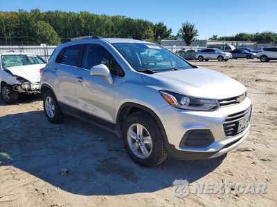 Czwarte zdjęcie samochodu z boku: 2020 CHEVROLET TRAX 1LT VIN:KL7CJPSB8LB033903 - miniatura