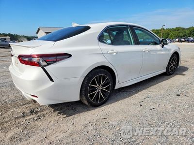 Trzecie zdjęcie samochodu z tyłu: 2022 TOYOTA CAMRY SE VIN:4T1G11AK7NU645614 - miniatura