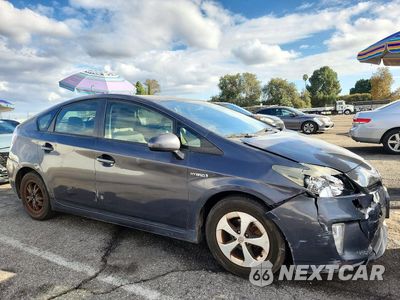 Czwarte zdjęcie samochodu z boku: 2014 TOYOTA PRIUS THREE VIN:JTDKN3DU3E1776195 - miniatura