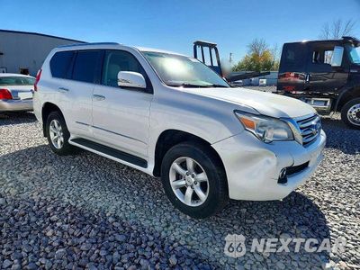 Czwarte zdjęcie samochodu z boku: 2013 LEXUS GX 460 VIN:JTJBM7FX9D5051111 - miniatura