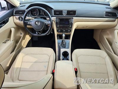 Zdjęcie 8 z 12 samochodu: 2016 VOLKSWAGEN PASSAT SE VIN:1VWBT7A39GC012154 - miniatura