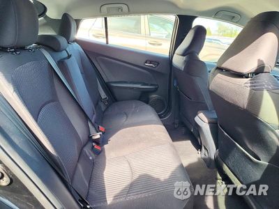Zdjęcie 10 z 13 samochodu: 2017 TOYOTA PRIUS TWO VIN:JTDKBRFUXH3029503 - miniatura
