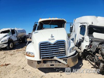 Piąte zdjęcie samochodu w środku: 2016 MACK CXU613 SEMI TRUCK VIN:1M1AW07Y9GM054866 - miniatura