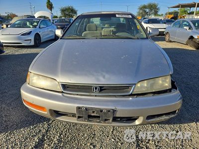 Piąte zdjęcie samochodu w środku: 1997 HONDA ACCORD SE VIN:1HGCD5609VA228491 - miniatura