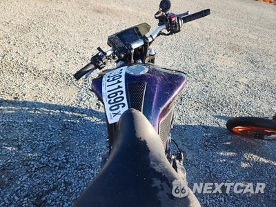 Zdjęcie 6 z 9 samochodu: 2023 YAMAHA MT09 VIN:JYARN71E0PA003511 - miniatura