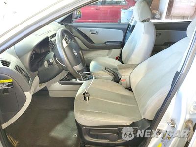 Zdjęcie 7 z 12 samochodu: 2010 HYUNDAI ELANTRA VIN:KMHDU4AD4AU951306 - miniatura