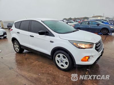 Czwarte zdjęcie samochodu z boku: 2018 FORD ESCAPE S VIN:1FMCU0F76JUB24172 - miniatura