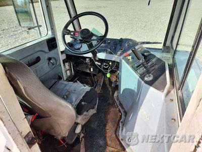 Zdjęcie 8 z 12 samochodu: 2008 KALMAR OTTAWA YARD TRUCK VIN:11VF813E28A000005 - miniatura