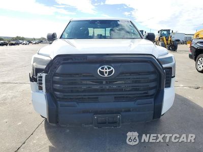 Piąte zdjęcie samochodu w środku: 2023 TOYOTA TUNDRA SR VIN:5TFKB5AA1PX029502 - miniatura