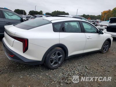 Trzecie zdjęcie samochodu z tyłu: 2026 KIA K4 LXS VIN:3KPFT4DE4TE276451 - miniatura