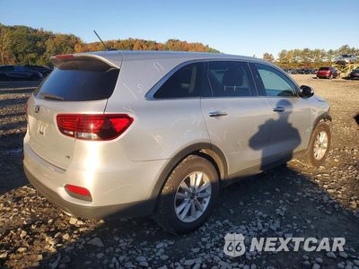 Trzecie zdjęcie samochodu z tyłu: 2019 KIA SORENTO LX V6 VIN:5XYPGDA50KG441796 - miniatura