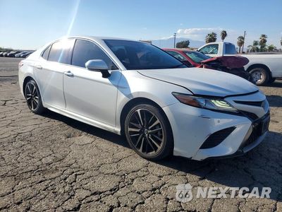 Czwarte zdjęcie samochodu z boku: 2018 TOYOTA CAMRY XSE VIN:4T1B61HK4JU030238 - miniatura
