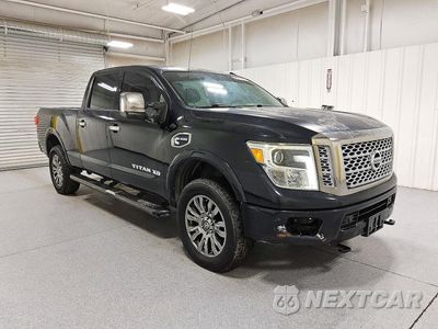 Czwarte zdjęcie samochodu z boku: 2016 NISSAN TITAN XD PLATINUM RESERVE VIN:1N6BA1F21GN504720 - miniatura