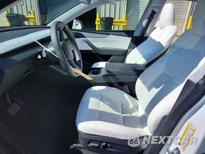 Zdjęcie 7 z 12 samochodu: 2026 TESLA MODEL Y VIN:7SAYGDED6TA425519 - miniatura
