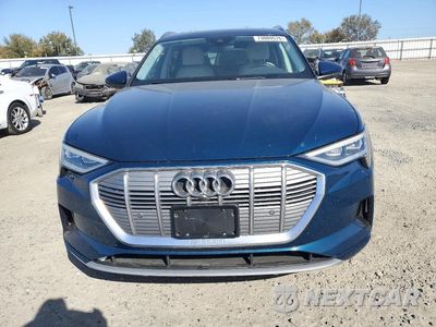 Piąte zdjęcie samochodu w środku: 2019 AUDI E-TRON PREMIUM PLUS VIN:WA1LAAGE9KB012554 - miniatura