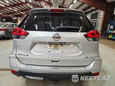 Zdjęcie 6 z 13 samochodu: 2018 NISSAN ROGUE SV VIN:JN8AT2MV8JW353408 - miniatura