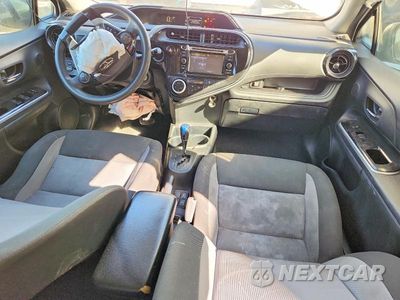 Zdjęcie 8 z 14 samochodu: 2018 TOYOTA PRIUS C TWO VIN:JTDKDTB30J1603337 - miniatura