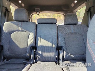 Zdjęcie 10 z 13 samochodu: 2025 HONDA PILOT SPORT VIN:5FNYG1H3XSB063212 - miniatura