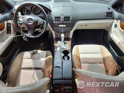 Zdjęcie 8 z 13 samochodu: 2011 MERCEDES-BENZ C 300 VIN:WDDGF5EB3BR152217 - miniatura