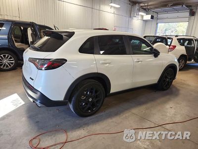 Trzecie zdjęcie samochodu z tyłu: 2025 HONDA HR-V SPORT VIN:3CZRZ2H53SM704132 - miniatura