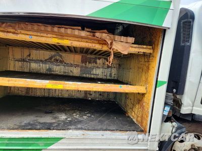 Zdjęcie 11 z 12 samochodu: 2018 CHEVROLET 5500XD BOX TRUCK VIN:JALEEW165J7301447 - miniatura